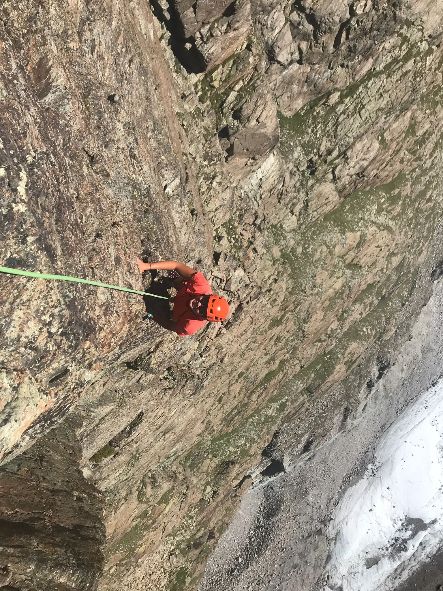 Escalade en grande voie, vue plongeante glacier