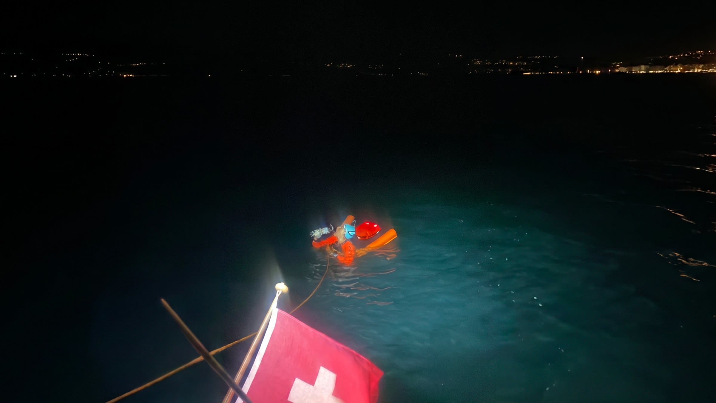 Chiara de nuit avec le drapeau de la cause